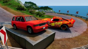 МУЛЬТИКИ ПРО МАШИНКИ. ЭПИЧНЫЕ ПОЛЕТЫ ДЖИПОВ И МАШИНОК МАКВИН С ОГРОМНОЙ ГОРЫ.