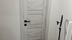 Первая меж комнатная дверь в  доме