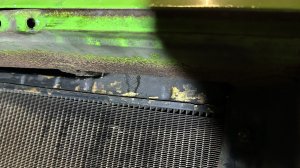 Потек медный радиатор на ВАЗ 2106: заклеил холодной сваркой