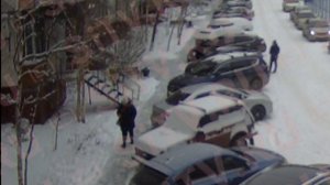 В одном из сургутских дворов мужчины устроили драку