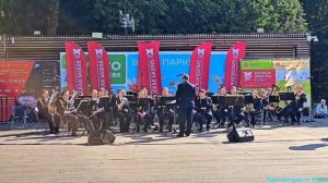 Потрясающее исполнение очень известной песни! 👏👏👏