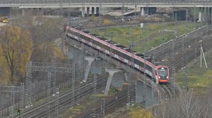 ЭГЭ2Тв-014 Иволга проход по путепроводу