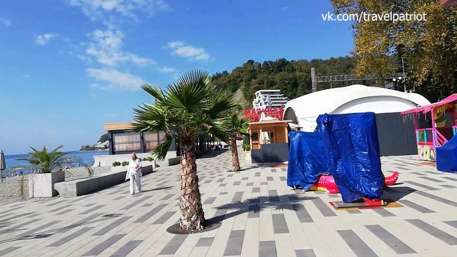 Дорога на набережную в Дагомысе в Октябре 2025 года, черное море в Краснодарском крае