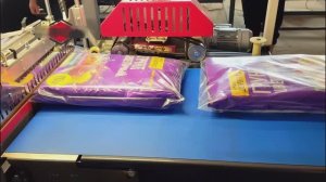 Автоматическая упаковка пакетов-мешков в пленку Полиэтилен (ПЭ) Термоупаковочная машина.