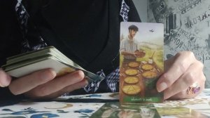 Что у него происходит в личной жизни? Расклад Таро