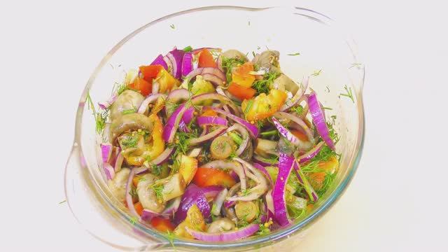 Маринованные грибы.