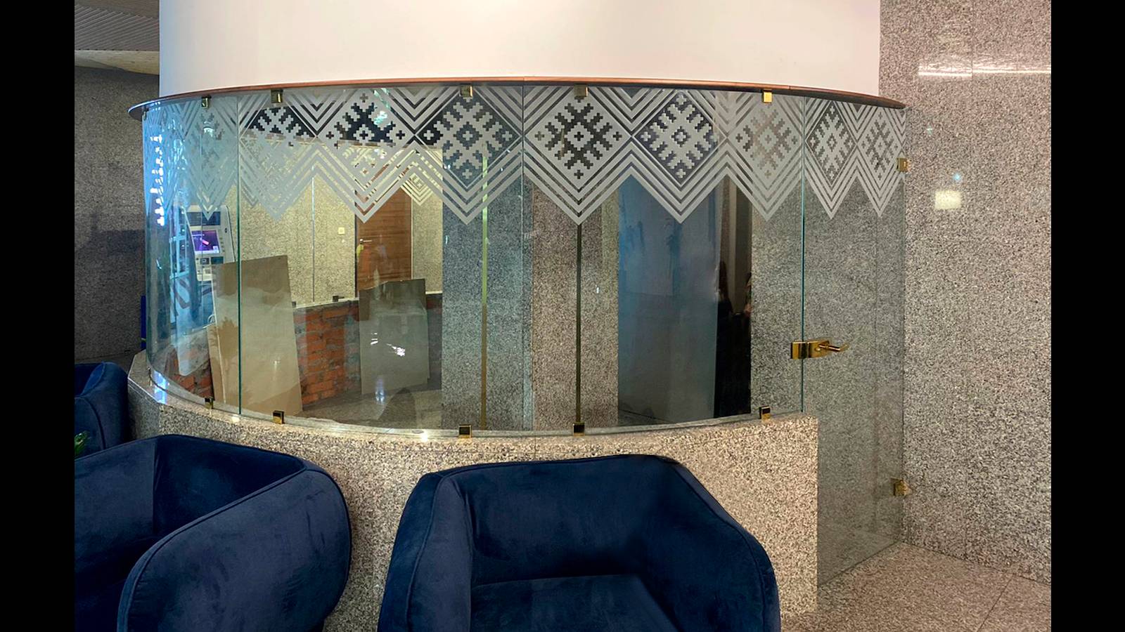 Стеклянное ограждение с пескоструйным рисунком смотреть онлайн