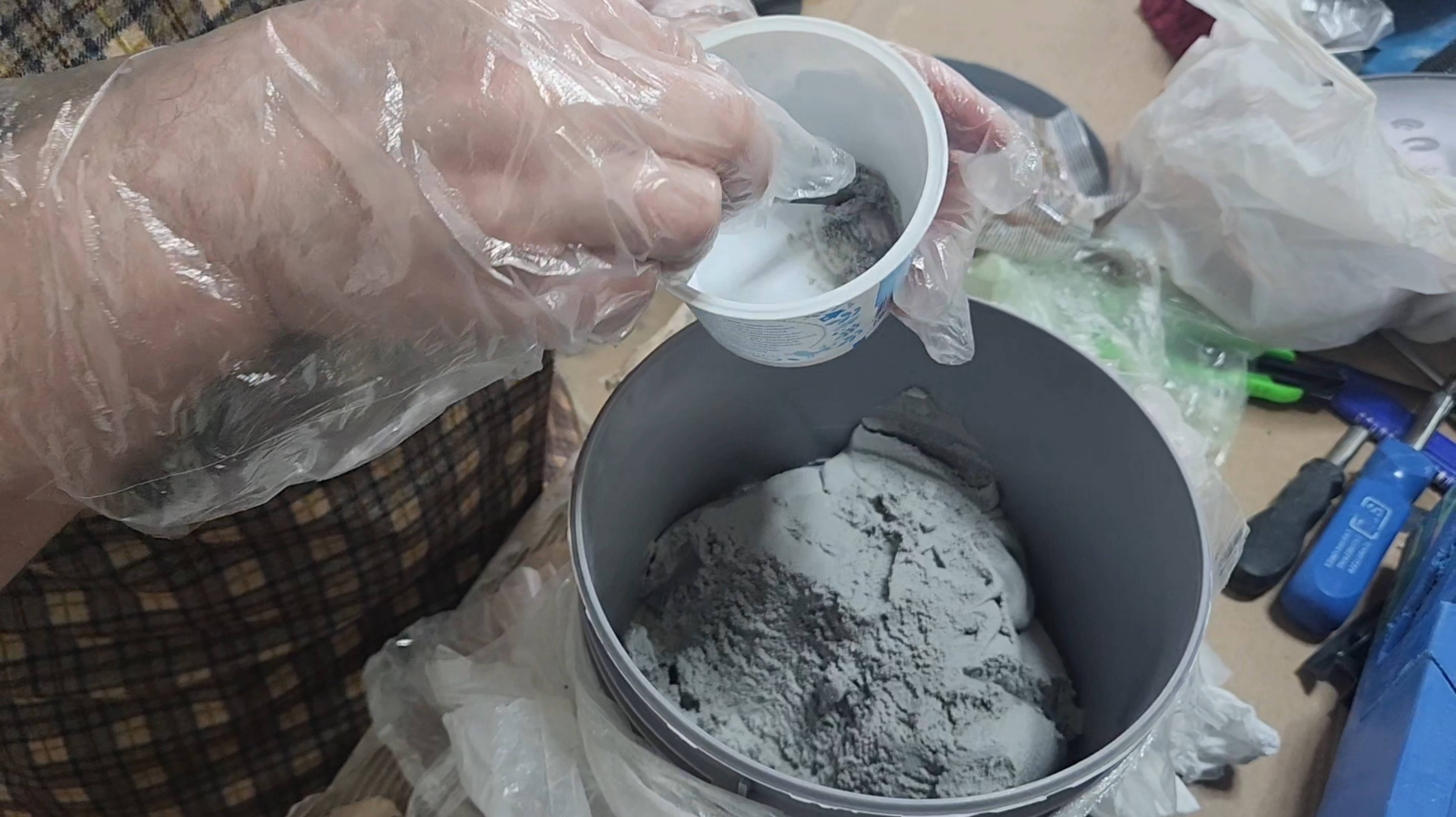 Балкон в стиле лофт: микро-замес эпоксидной затирки Ceresit CE 89 серый бетон 🔪 🧱 🔬