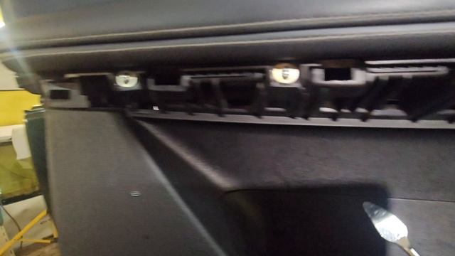 Как снять обшивку водительской двери Джили Атлас