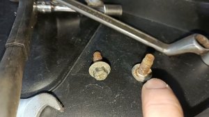 Замена выхлопной системы "Весты", часть 2. Подробное видео о снятии выпускного коллектора.