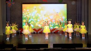 Ансамбль танца " Метелица " . " Солнечные зайчики "