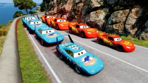 МУЛЬТИКИ ПРО МАШИНКИ. Что будет, если МОЛНИЯ МАКВИН прыгнет с 200‑метрового обрыва?