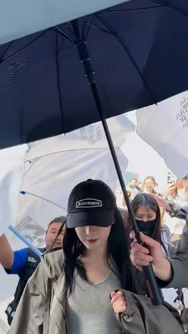 С съёмочной площадки мини-сериала «Невозможно иметь всё одновременно».