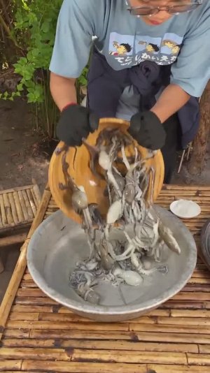 Приготовление супа из осьминога и рыбы от шеф-повара Ка