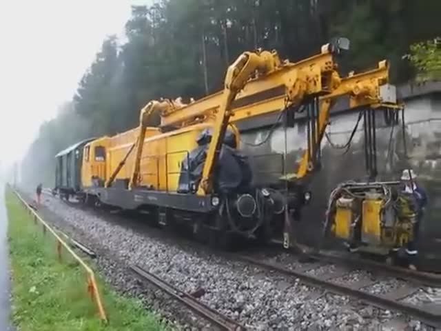 Как сваривают рельсы  для бесстыкового пути - машина ПРСМ