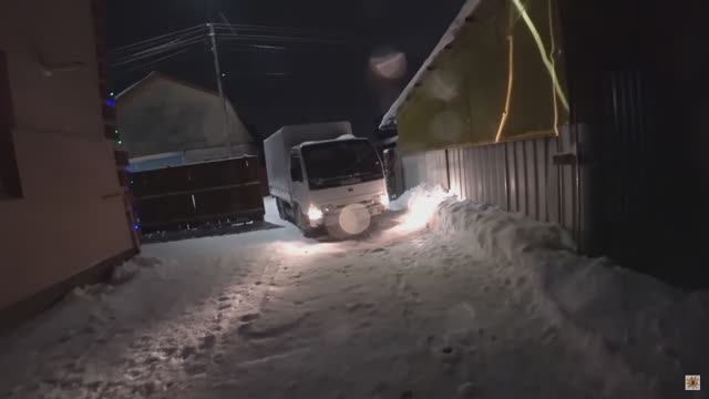 Едем покупать гипсокартон в Леруа. Начинаю делать ремонт. Сделал горку из снега моим девочка смотреть онлайн