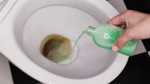 Налейте это в унитаз и он будет идеально чистым! Как очистить унитаз от налета, ржавчины, запаха?