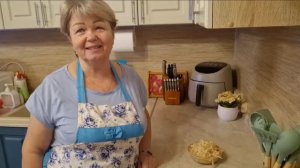 У МЕНЯ СЕГОДНЯ ОПЯТЬ ПРАЗДНИК. ГОТОВЛЮ ПРОСТЫЕ ЩИ.