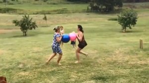 Самые смешные падения людей! Подборка лучших приколов😂