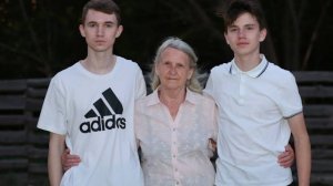 Сын впервые попробовал "мамкино" мясо. Упасть-не встать