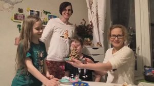 Мастер класс по имбирным пряникам и новогодней ёлке из них.