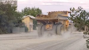 1000001491.mp4.
Запоздалый выезд. БелАЗ 7547 номер 37.