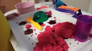 Наше первое знакомство с кинетическим песком. Чудесные новогодние каникулы.