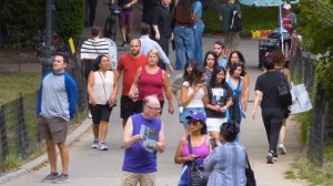 ЗАБАВНЫЙ розыгрыш пердежа в Центральном парке! МИЛЛИОН пердежей!