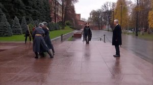 Токаев возложил цветы к Могиле Неизвестного солдата в Александровском саду: видео