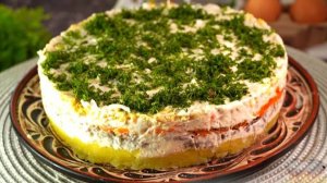 Всё в нём вкусно. СЛОЁНЫЙ САЛАТ С СЕЛЬДЬЮ, КАРТОФЕЛЕМ И ЯЙЦАМИ