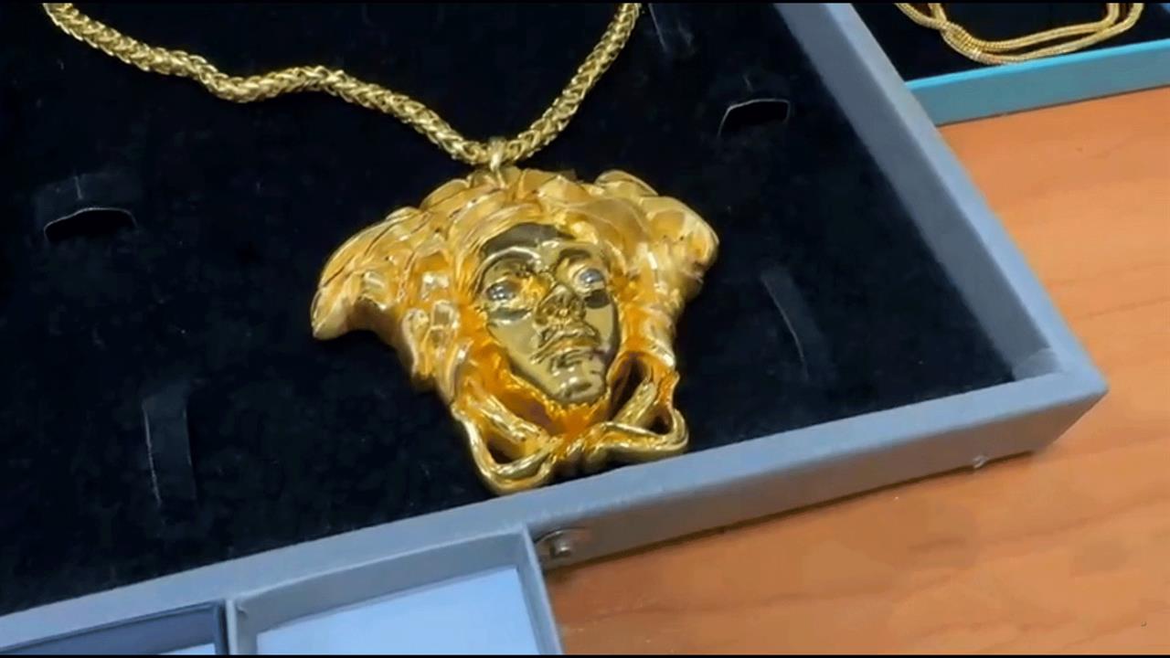 Люксовый улов: контрабанду украшений на 5 млн руб. выявили в Домодедово