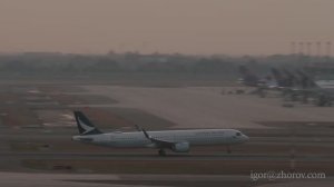 Эйрбас А321neo авиакомпании Cathay Pacific взлетает из аэропорта Суварнабхуми, Бангкок.