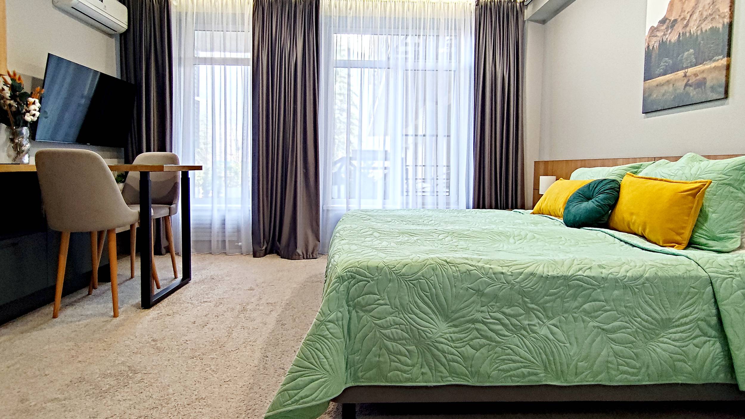 Обзор апартамента ЛЕС с панорамным видом на горы. Центр. Жить в Горах. смотреть онлайн