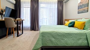 Обзор апартамента ЛЕС с панорамным видом на горы. Центр. Жить в Горах.