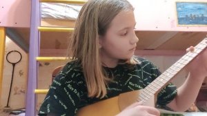 Учусь играть на балалайке