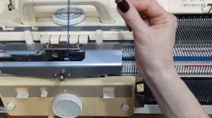 Три варианта обработки срезов. На изделиях как шарф, палантин,  разрезы.