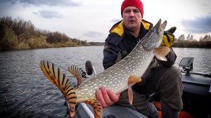 УЛЕТ! Оторвался по ЩУКЕ! Жор щуки - 2 | Эпичная рыбалка на щуку