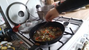 Весёлая Семейка 45 / МОМЕНТЫ РАБОЧЕГО ДНЯ / ГОТОВЛЮ СЕБЕ ВКУСНЫЙ ОБЕД