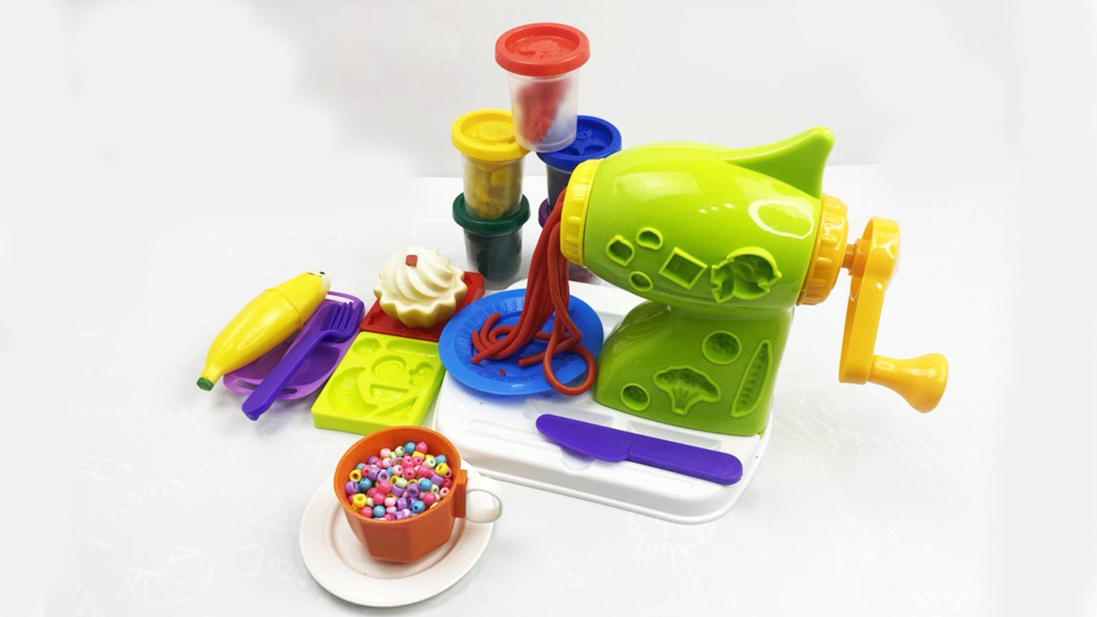 Мультики для малышей. Пропускаем через мясорубку разноцветный пластилин. Яркие мультики для детей. смотреть онлайн