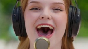 Гляжу в озёра синие.