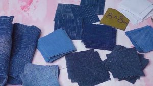 Вырезаю из старых джинсов квадраты, чтобы сшить эту уникальную и удобную вещь