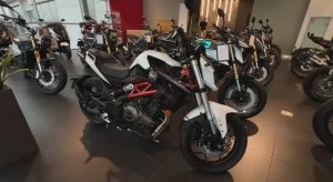 QJ SRK 400 белый, черный, оранжевый