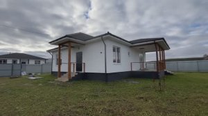 Новый коттедж с забором в центре Бобровского Свердловской области под ключ газ 89221794179