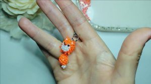 Брелок мини-лисичка из бисера