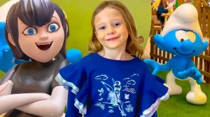 Настя и друзья в парке аттракционов. Веселое видео для детей