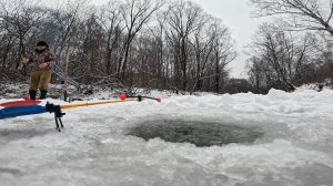 Рыбачим на таежной речке!