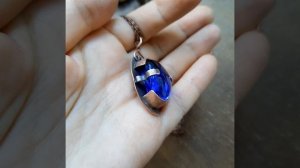 Медный кулон с синим стеклом