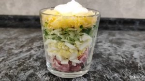 Салат коктейль с ветчиной , огурцами и сыром. (1)