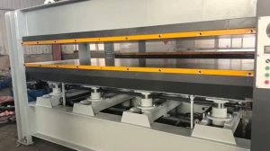 Горячий пресс. Общее усилие 120 т., Размер плит 3000х1300 мм, Стальные плиты.