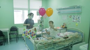 Глава Брянска Марина Дбар устроила праздник для детей в онкоцентре Брянска